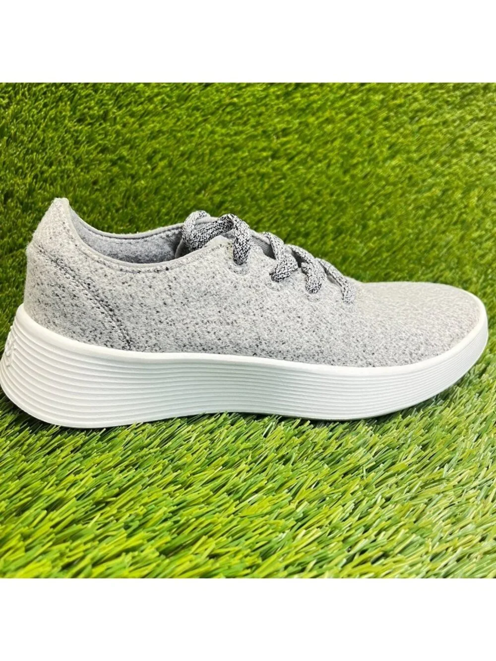 Allbirds Wool Runner 2 Womens Size 7 Gray White Athletic Running Shoes Sneakers